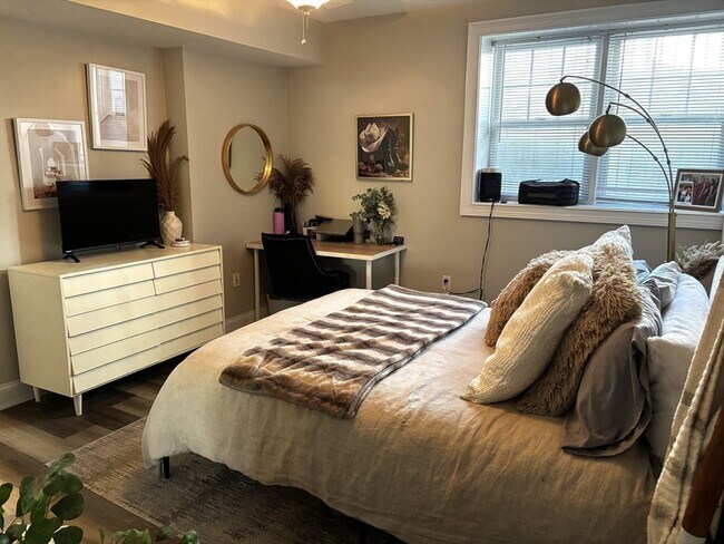 Building Photo - 18 Knowlton St