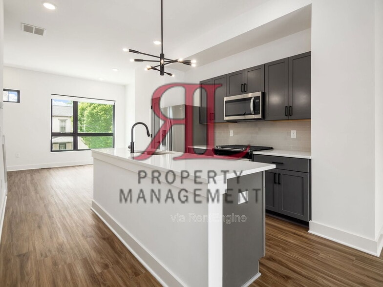 Building Photo - 1096 Oak St