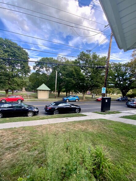 Building Photo - 1032 Hope St