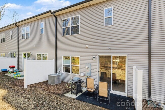 Building Photo - 5128 Somerset Hill Ln