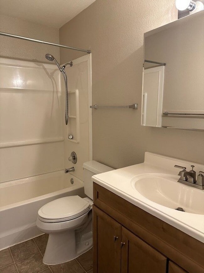 Building Photo - Must See- 3 BD | 2 BA Duplex!