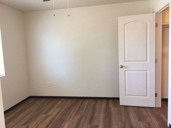Interior Photo - Academy Oaks