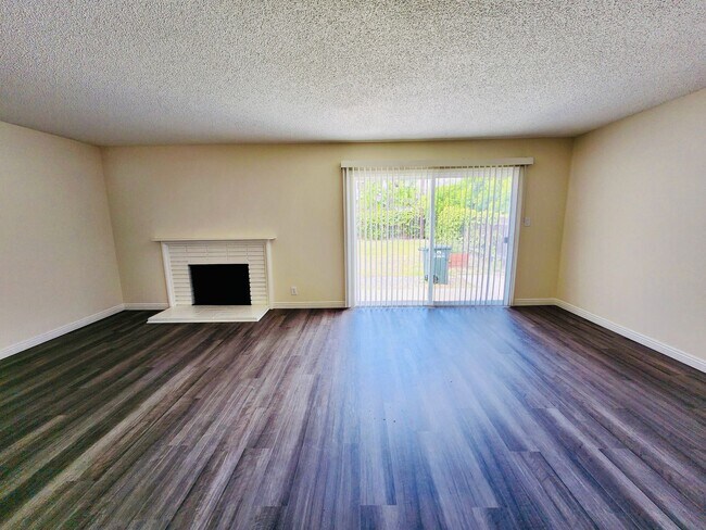 Building Photo - Newly Remodeled 3-Bedroom, 2-Bathroom Home for Rent – Los Alamitos