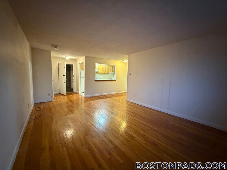 Building Photo - 122 Dustin St