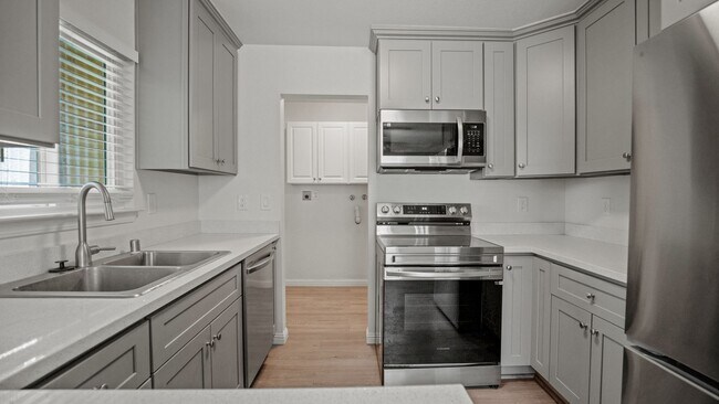 Building Photo - Charming 2 bedroom 1 bath!