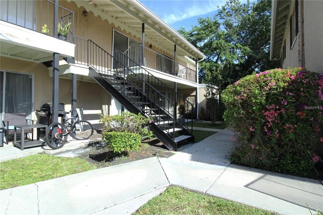 Building Photo - 3331 N Westmoreland Dr