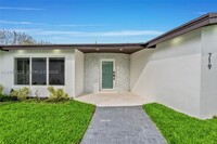 Building Photo - 719 SW 25th Ave