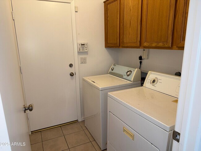 Building Photo - 1319 W Michelle Dr