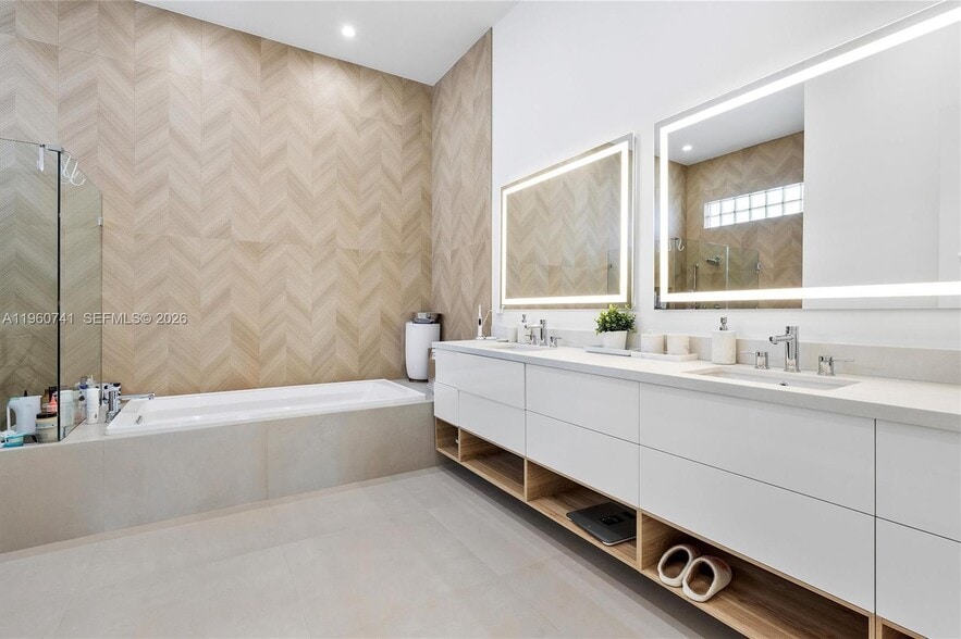 Building Photo - 3502 Ashwood Cir N