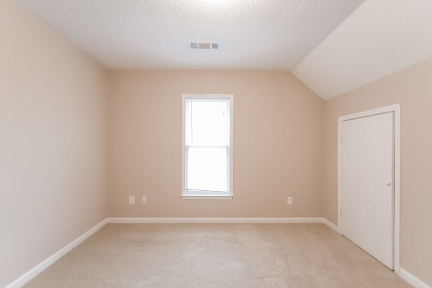 Building Photo - 3539 Pine Grove Dr