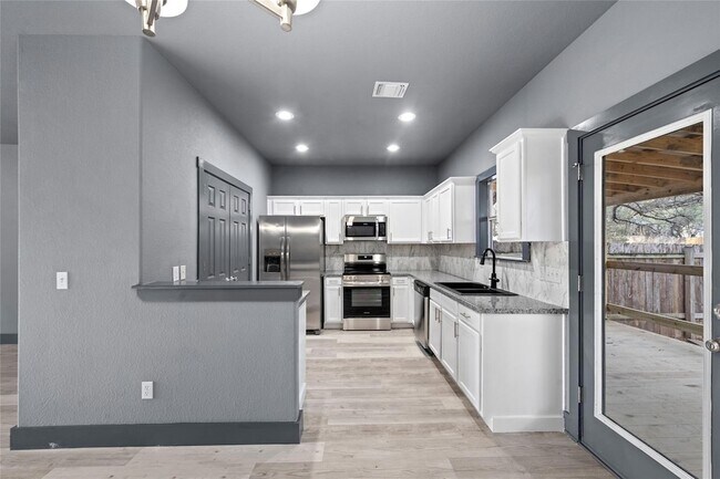 Building Photo - 38 Deer Ridge Rd