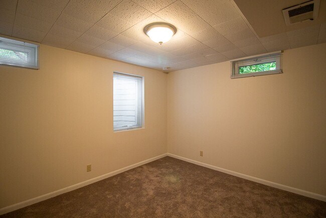 Building Photo - Beautiful 4 Bedroom House | 126th & Center