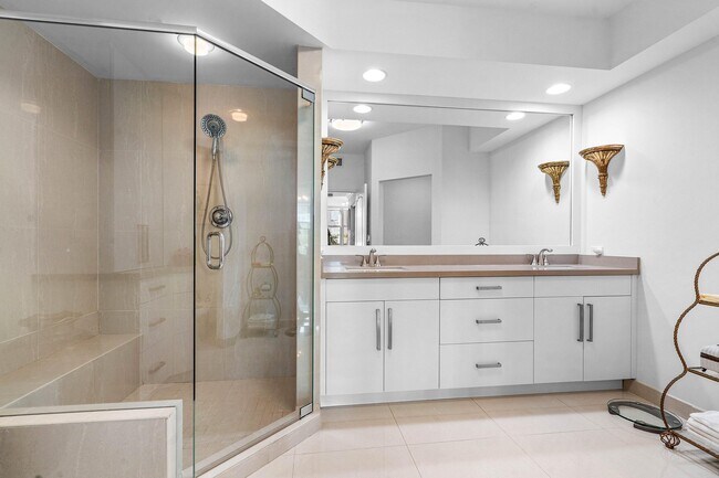 Building Photo - 500 SE Mizner Blvd