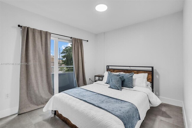 Building Photo - 645 Palmetto Dr