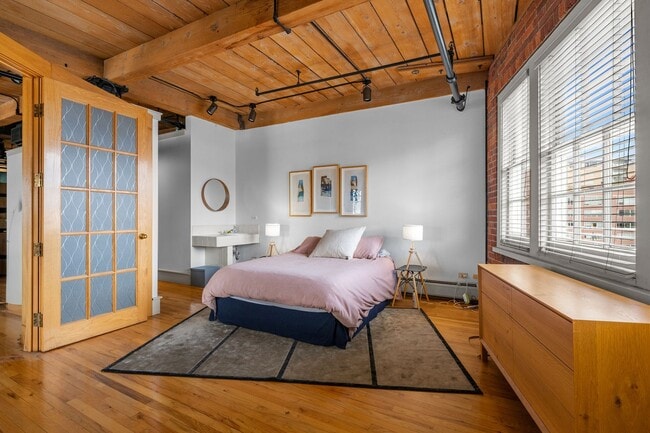 Building Photo - Beautiful loft in Downtown Denver!
