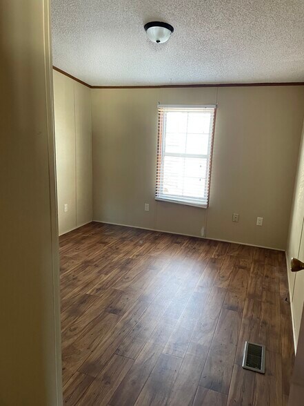 Building Photo - 128 White Pine Blvd