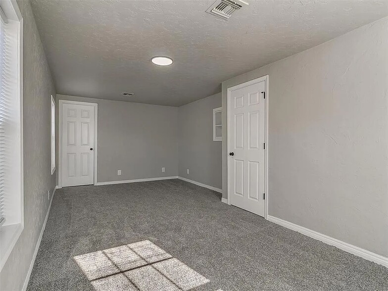 Upstairs bedroom - 2200 NW 33rd St