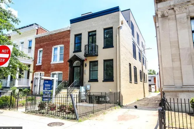 Primary Photo - 811-818 8th St NE