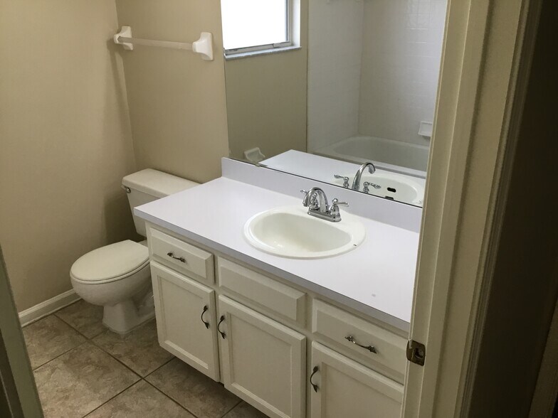 Building Photo - 1000 Marble Ridge Dr