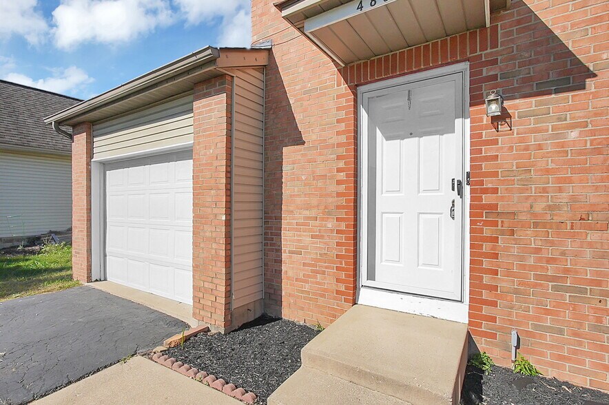 Building Photo - 4895 Drayton Rd