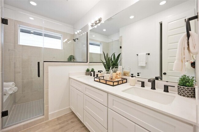Building Photo - 5322 Rue