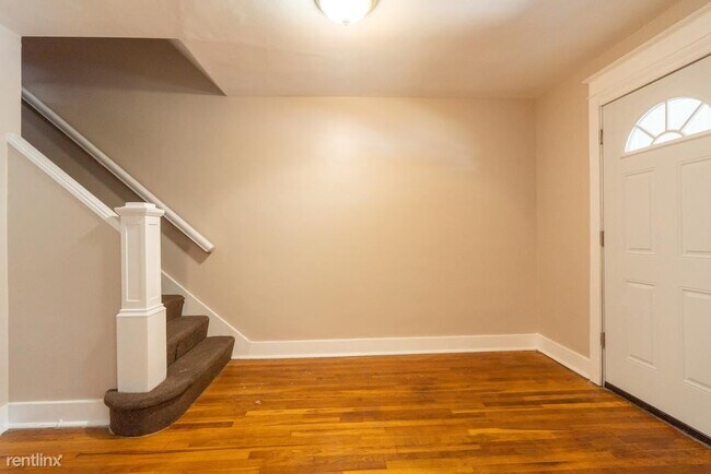 Building Photo - 3 br, 1 bath Townhome - 219 Gilliland Ave