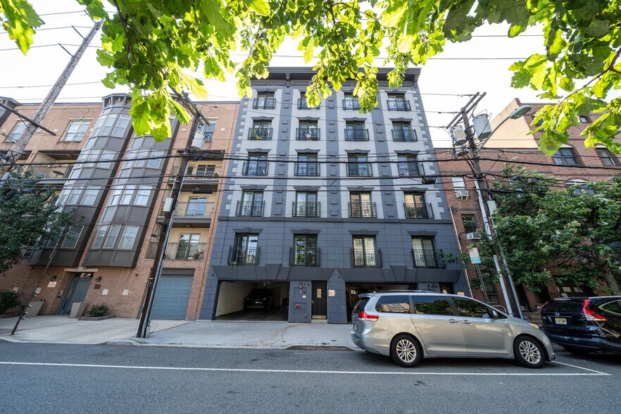 Building Photo - 208 Jackson St