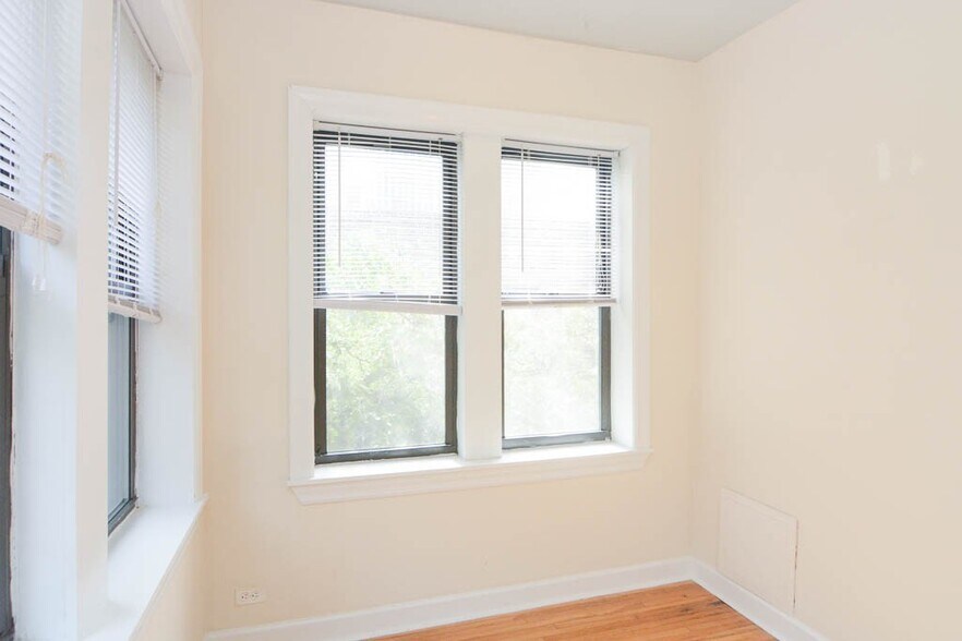 Building Photo - 3733 N Pine Grove Ave