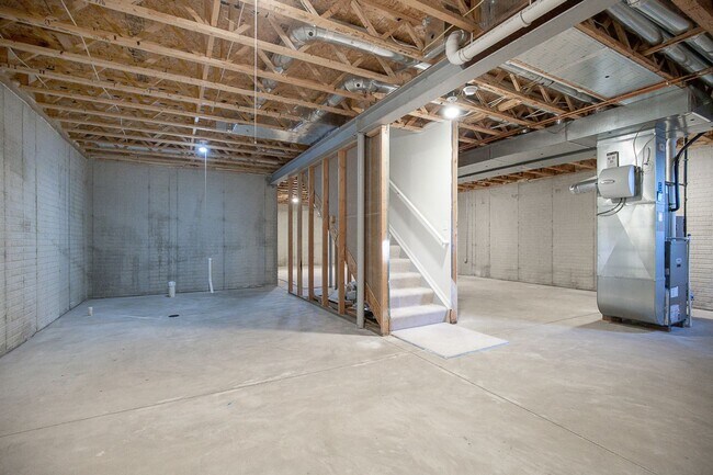 Building Photo - Welcome Home! 4 Bedroom/2.5 Bath Home in Avon!