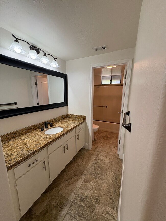 Building Photo - 1105 Del Nido Ct