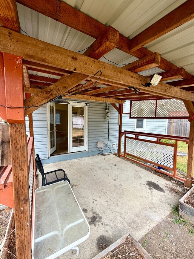 Building Photo - Cute 2 Bedroom in Tacoma