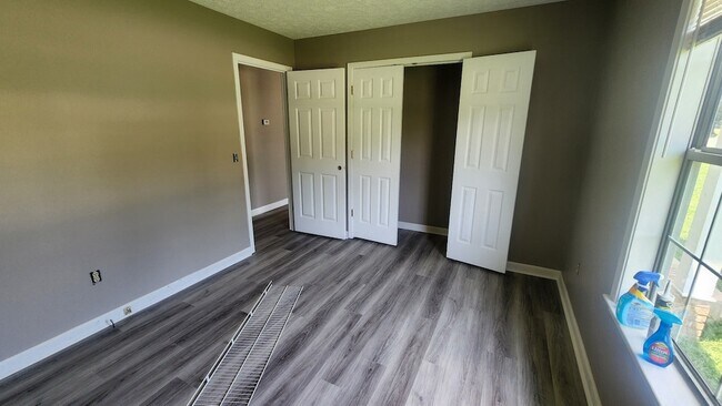 Building Photo - 610 N Greenwood Ext