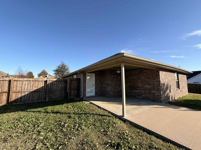 Building Photo - Beautiful 3BR/2BA Home in Joplin, MO with ...