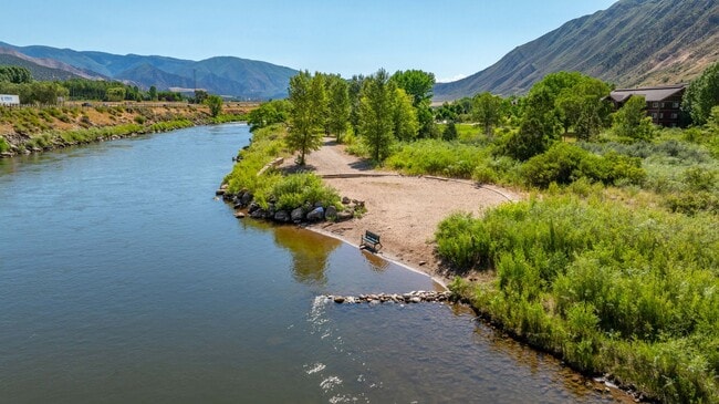 Building Photo - Three Bedroom Condo on the River