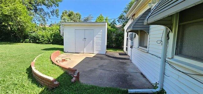 Building Photo - 3-bedroom, 1 bathroom, 1 car attached gara...