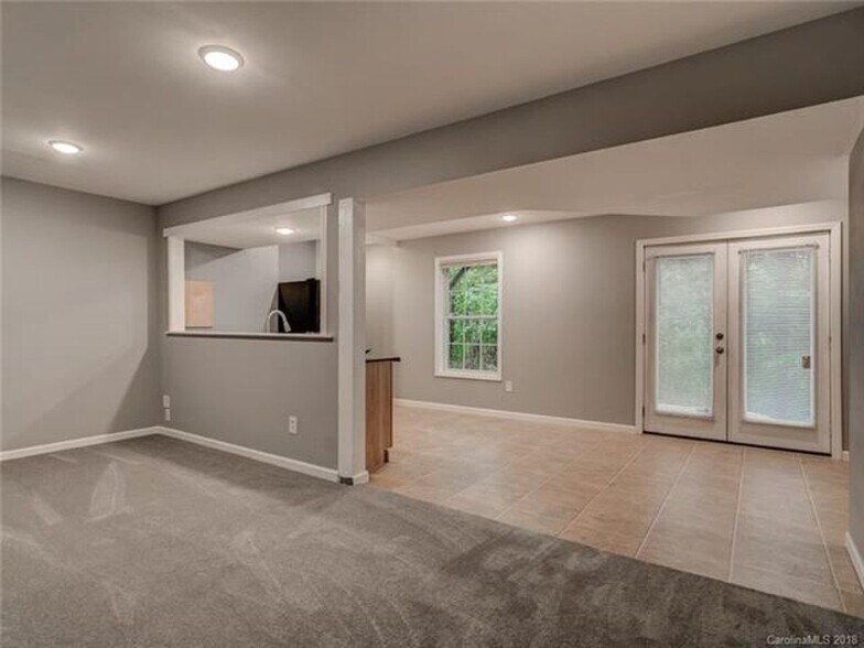 Building Photo - 104 Unadilla Ave