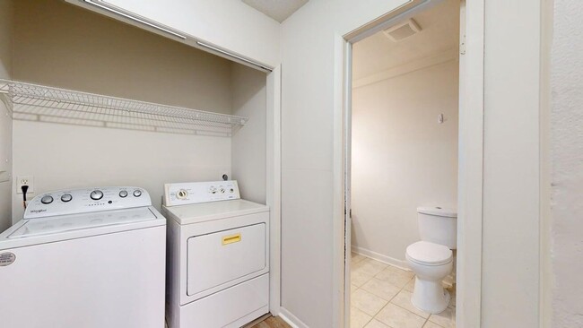 Building Photo - Convenient and Comfy