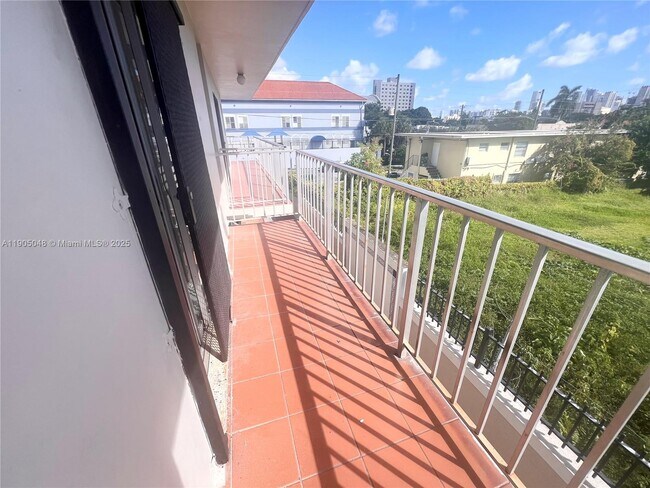 Building Photo - 1126 SW 3rd St