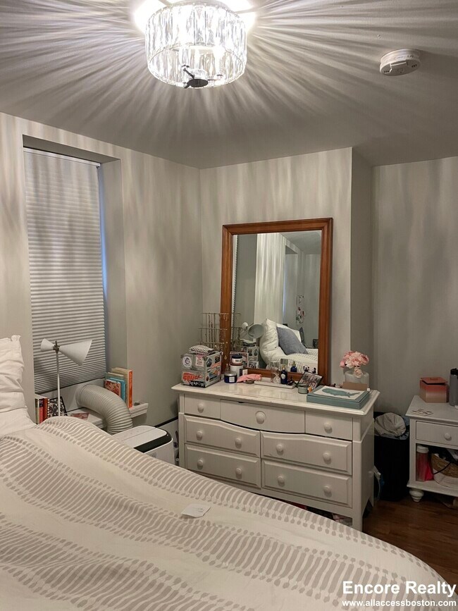 Building Photo - 153 Salem St