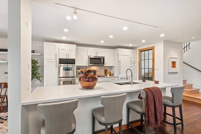 Building Photo - 382 Meadow Ranch Rd