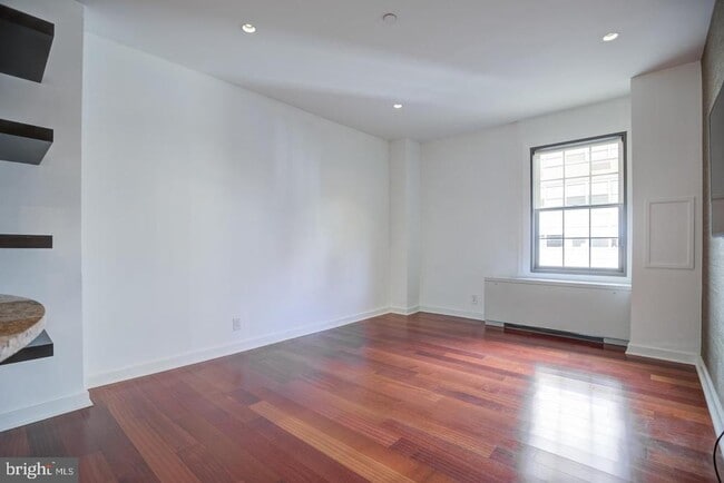Building Photo - 219 S 18th St