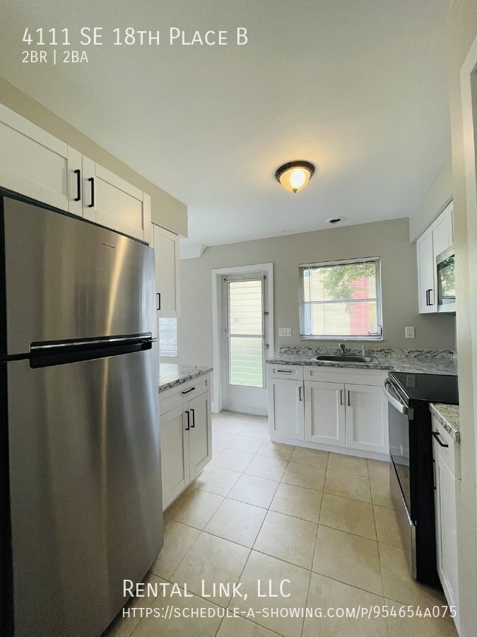 Building Photo - 4111 SE 18th Pl
