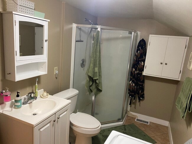 Building Photo - 2617 Maple Ave NE