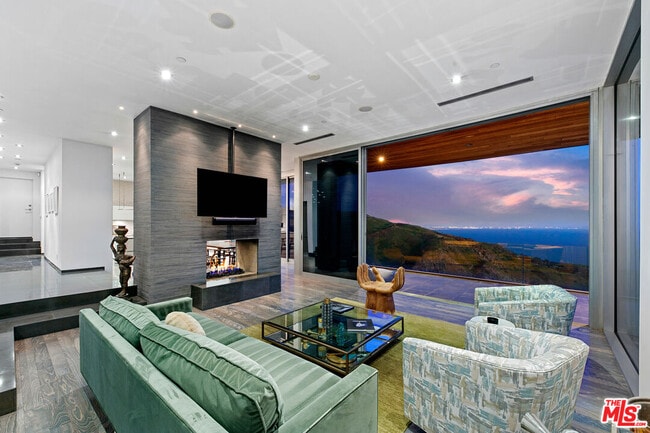 Building Photo - 21766 Azurelee Dr