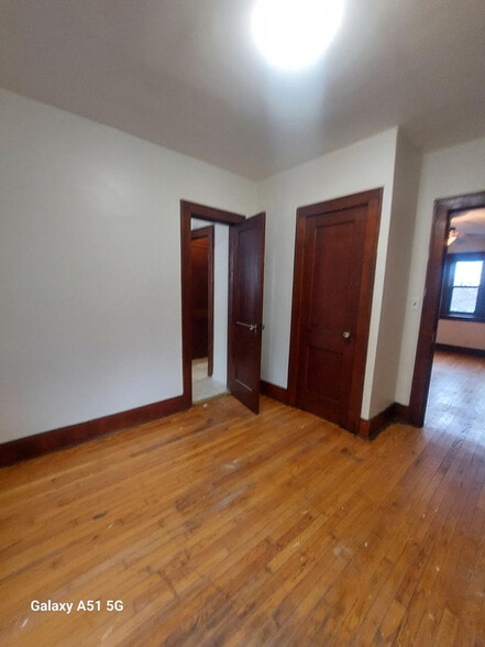 Building Photo - 442 N Main St