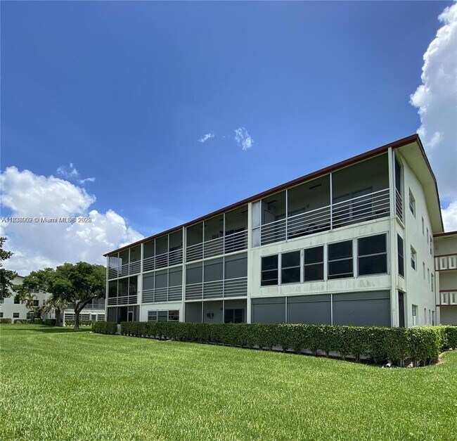Building Photo - 138 Brighton D
