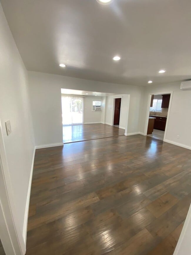 Building Photo - 15522 Claretta Ave