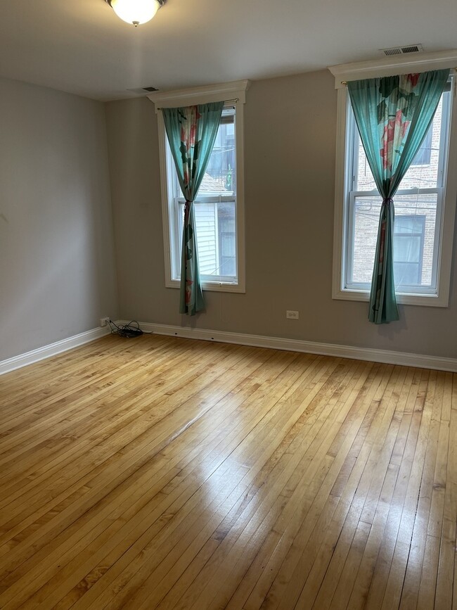 Building Photo - 1419 W Cullerton St