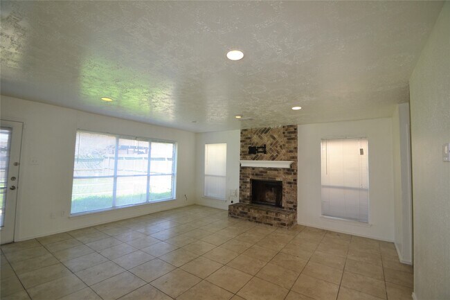 Building Photo - 12410 Meadow Briar Dr