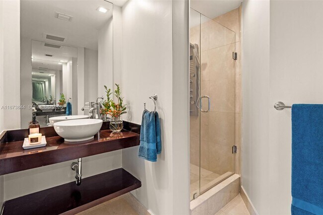 Building Photo - 21200 Point Pl